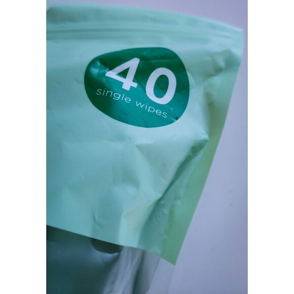 Brookstone Hyaluronic Acid + Cucumber Makeup Remover Towelettes – 40 Towelettes - Picture 4 of 6